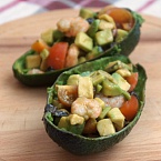 Салат «корзиночки из авокадо»