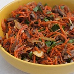 Салат из куриных сердечек и корейской моркови